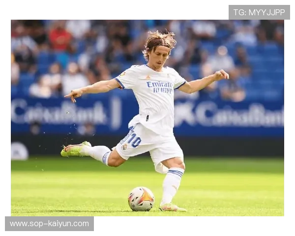 特写：老将莫德里奇德比战传球成功率90%，中场节拍器实至名归